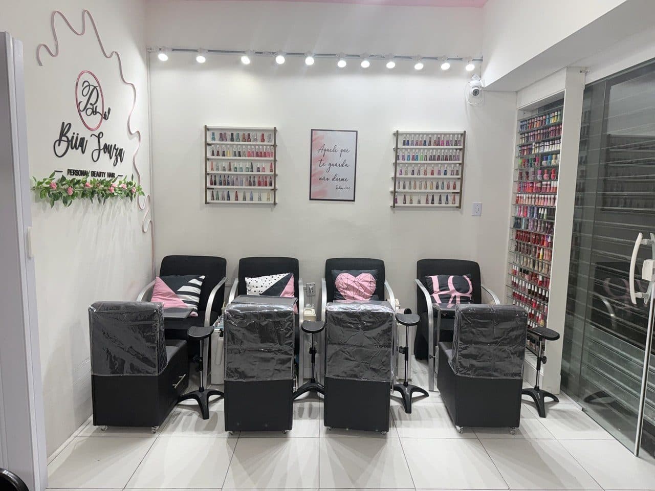 Esmalteria — parede de esmaltes