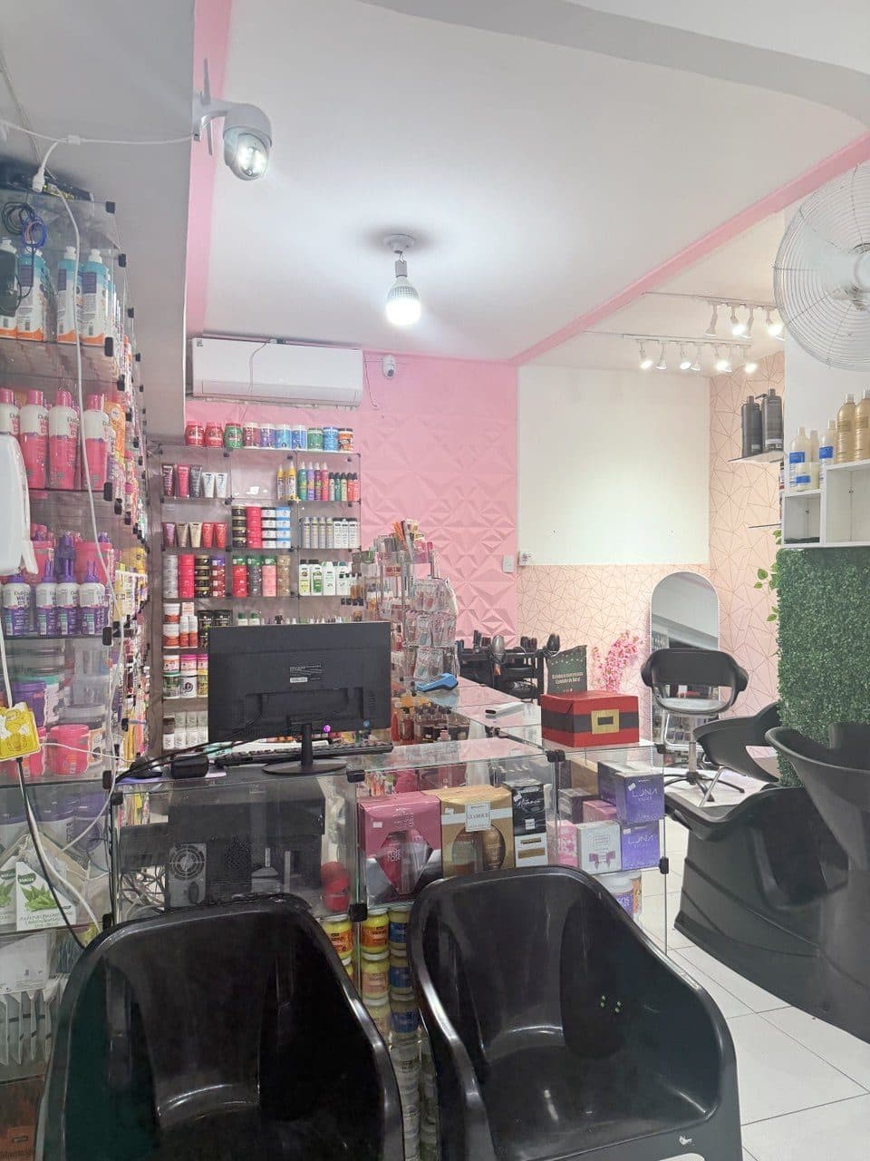 Salão — lavatórios e produtos